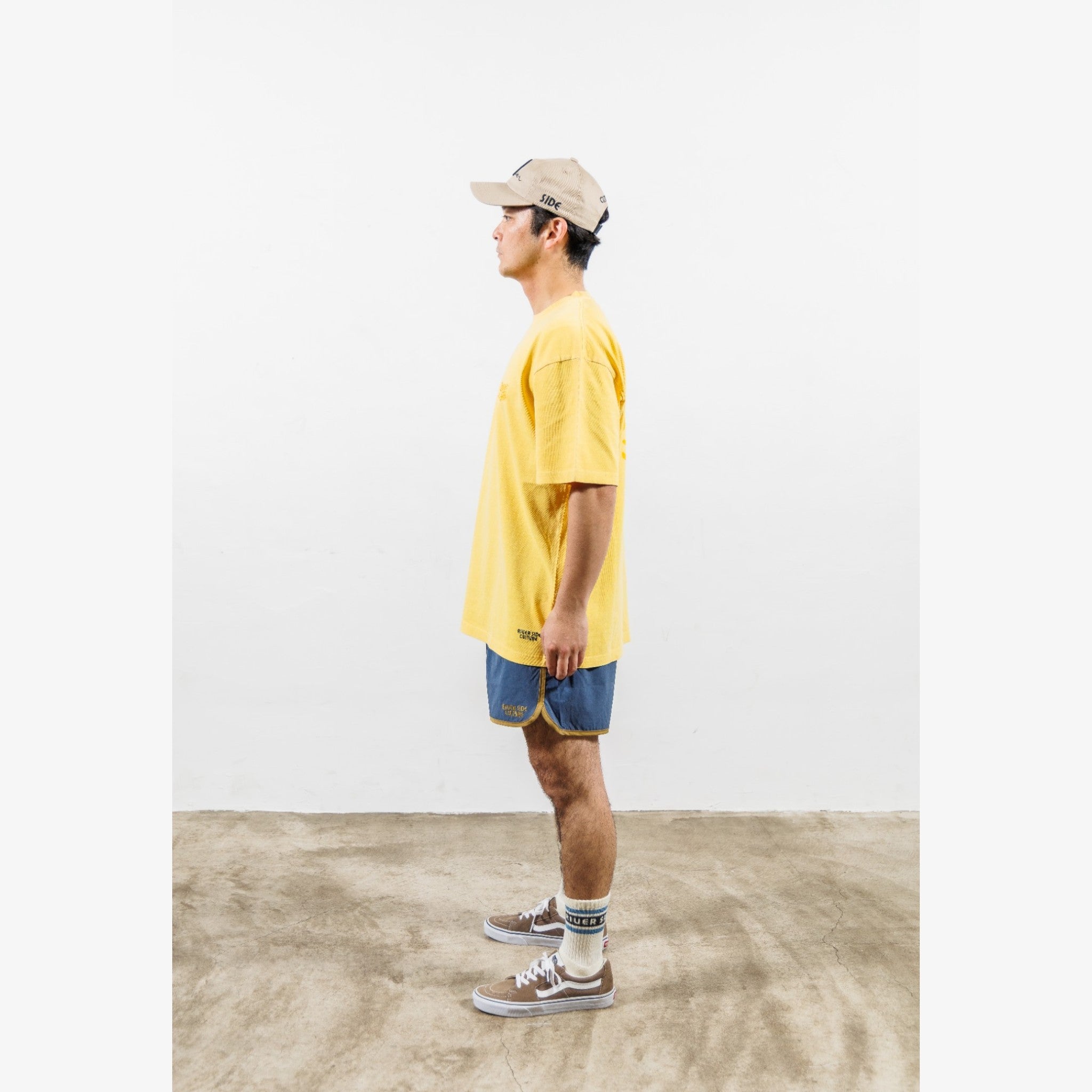 [RADINEO]★ 韓国人気★RETRO LOGO SWEAT RADINEO]☆24FW☆韓国人気☆ROUND LOGO SWEATSHIRT